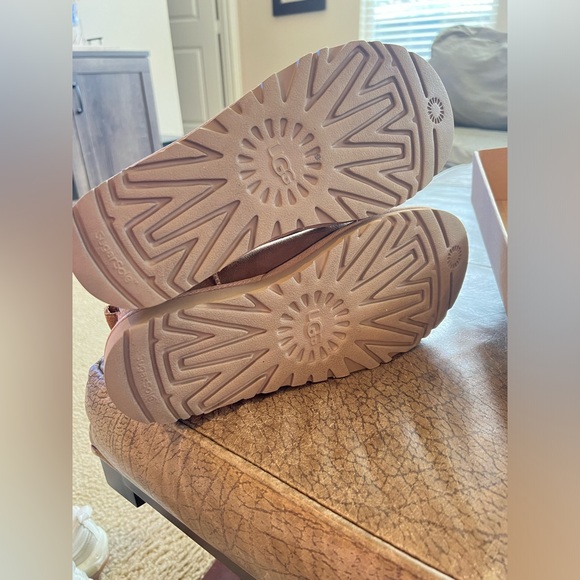 UGG boots - Picture 4 of 16